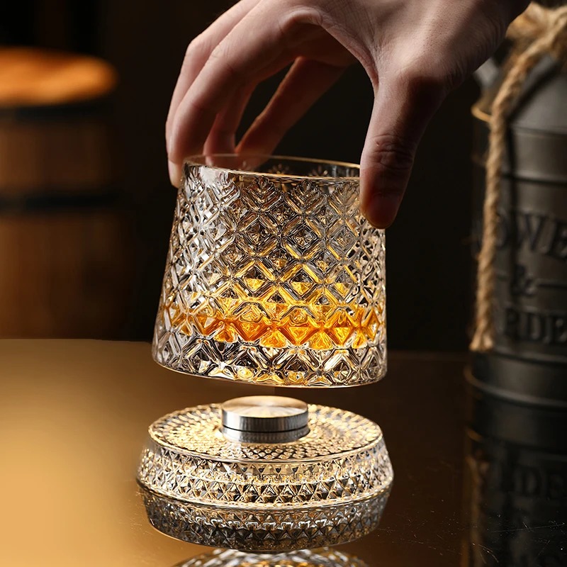 Rotating Whisky Glasses with G - Whiskey Stone Set avis et prix