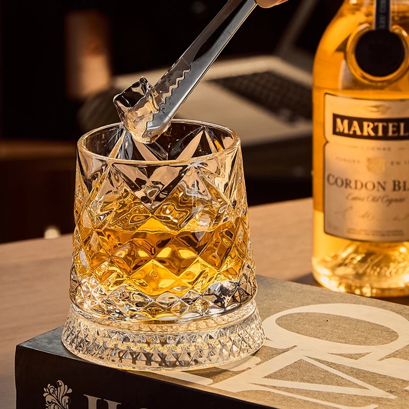 Rotating Whisky Glasses with G - Whiskey Stone Set avis et prix